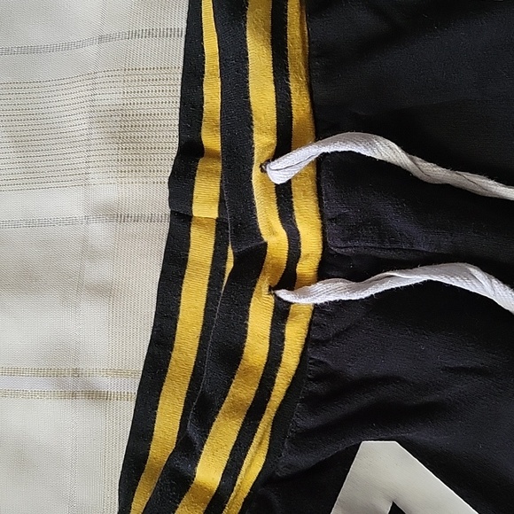 Harry Potter Hogwarts Alumni Joggers - Picture 10 of 14